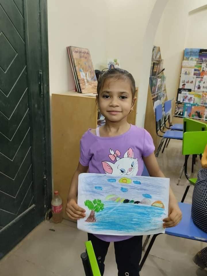 مكتبة الطفل والشباب بباريس تنظم ورشة عمل لتعليم الأطفال الرسم على الزجاج