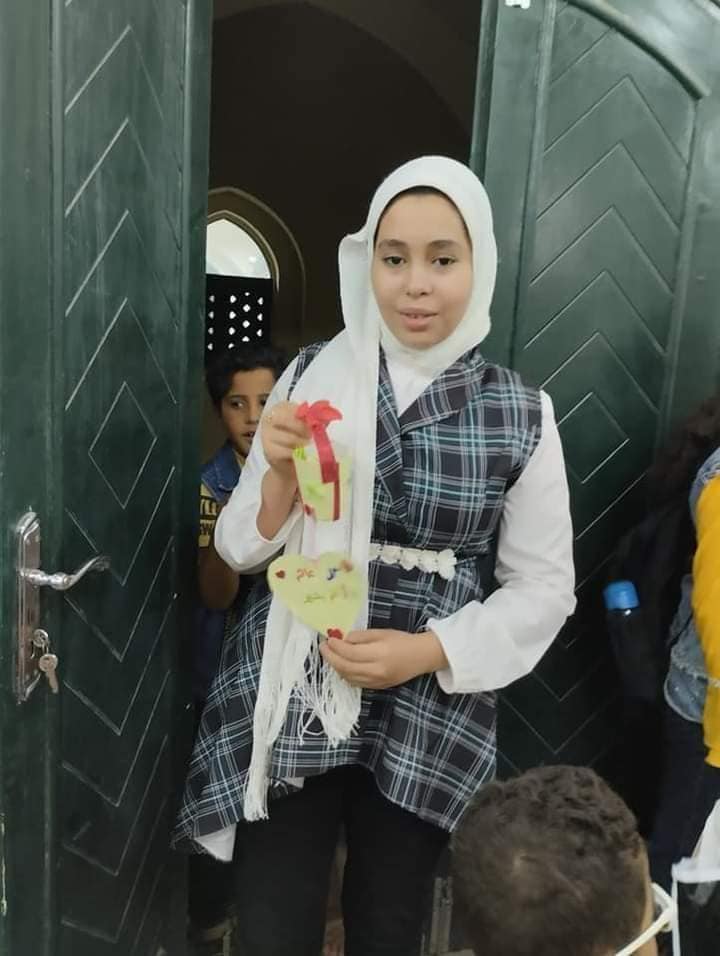 مكتبة الطفل والشباب بباريس تنظم ورشة عمل لتعليم الأطفال الرسم على الزجاج