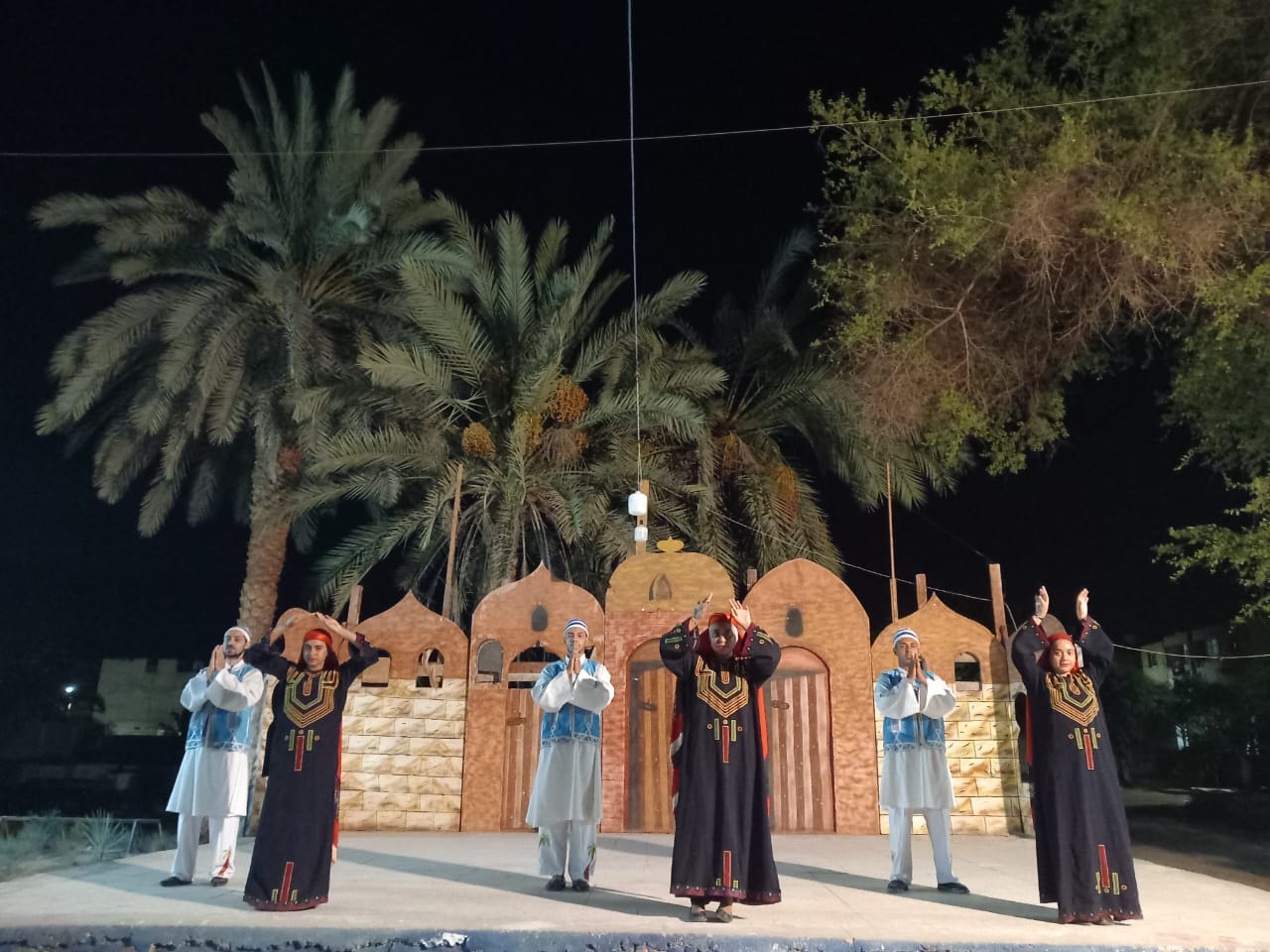 قصر ثقافة الخارجة يعرض فنون شعبية مميز على مسرح قصر الثقافة المكشوف