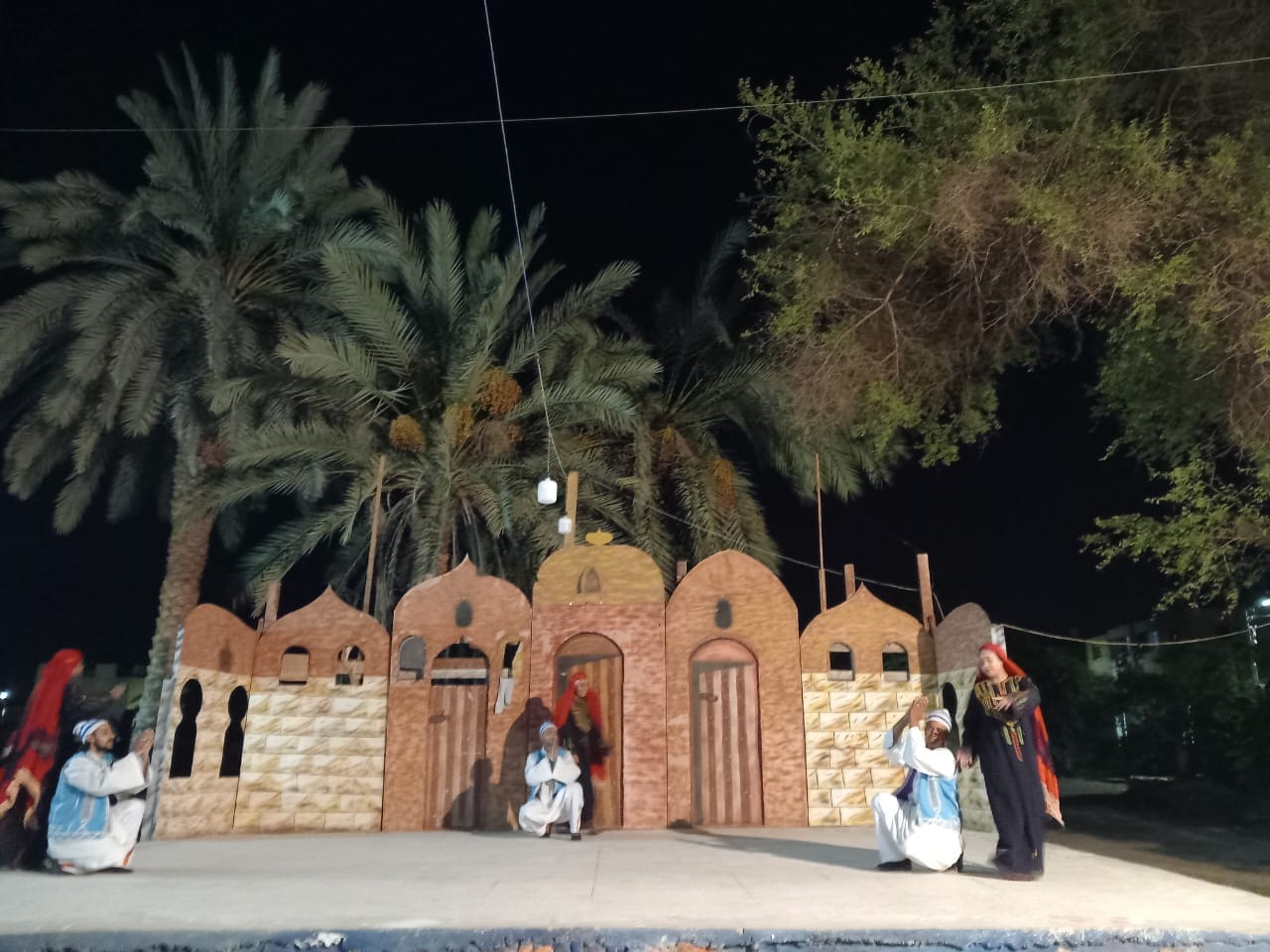 قصر ثقافة الخارجة يعرض فنون شعبية مميز على مسرح قصر الثقافة المكشوف