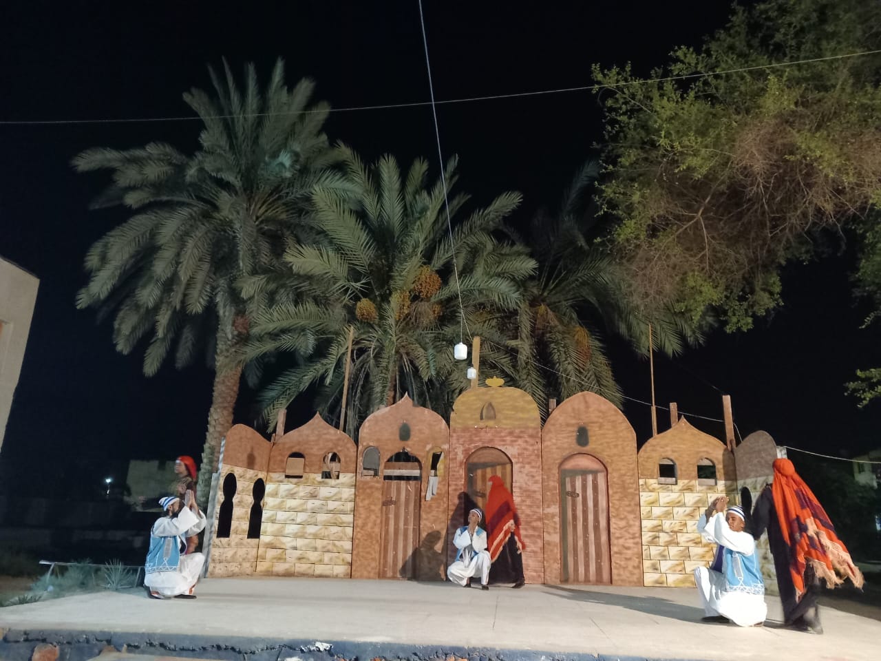 قصر ثقافة الخارجة يعرض فنون شعبية مميز على مسرح قصر الثقافة المكشوف