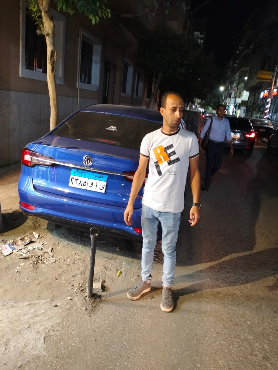 حي شرق اسيوط يحل مشكلة الاشغالات المزعجة للمواطنين في شارع الرشيدي