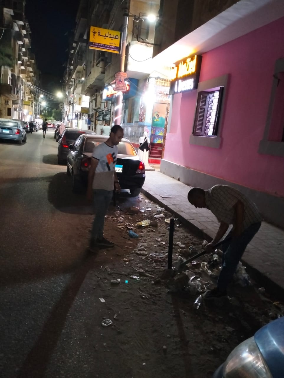 حي شرق اسيوط يحل مشكلة الاشغالات المزعجة للمواطنين في شارع الرشيدي