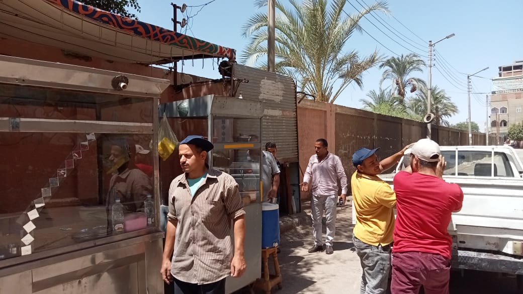 حمله لإزالة اشغالات لمنطقه الوليديه وشارع الهلالى وشارع الستين باسيوط