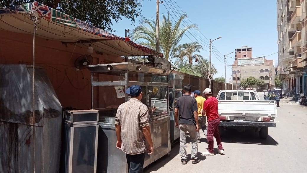 حمله لإزالة اشغالات لمنطقه الوليديه وشارع الهلالى وشارع الستين باسيوط