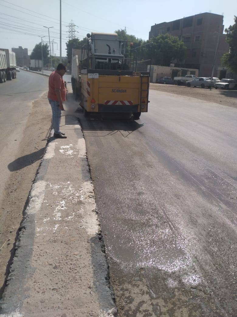 حملة لرفع وتنظيف المخلفات والأتربة في حي غرب اسيوط