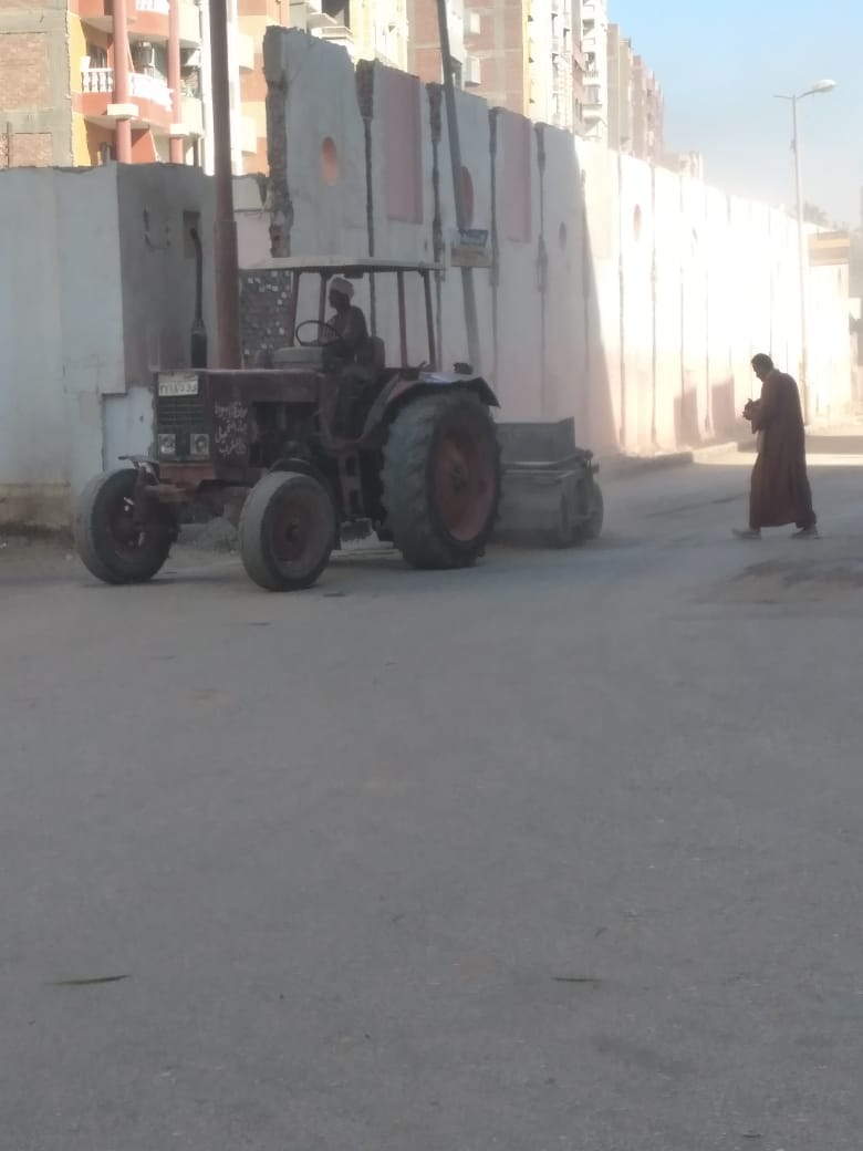 حملة لرفع وتنظيف المخلفات والأتربة في حي غرب اسيوط