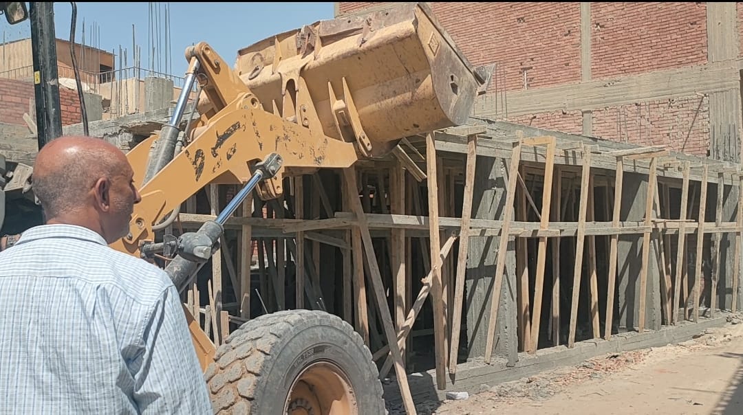 إزالة 4 حالات تعدي على أراضي زراعيه بالقوصية أسيوط