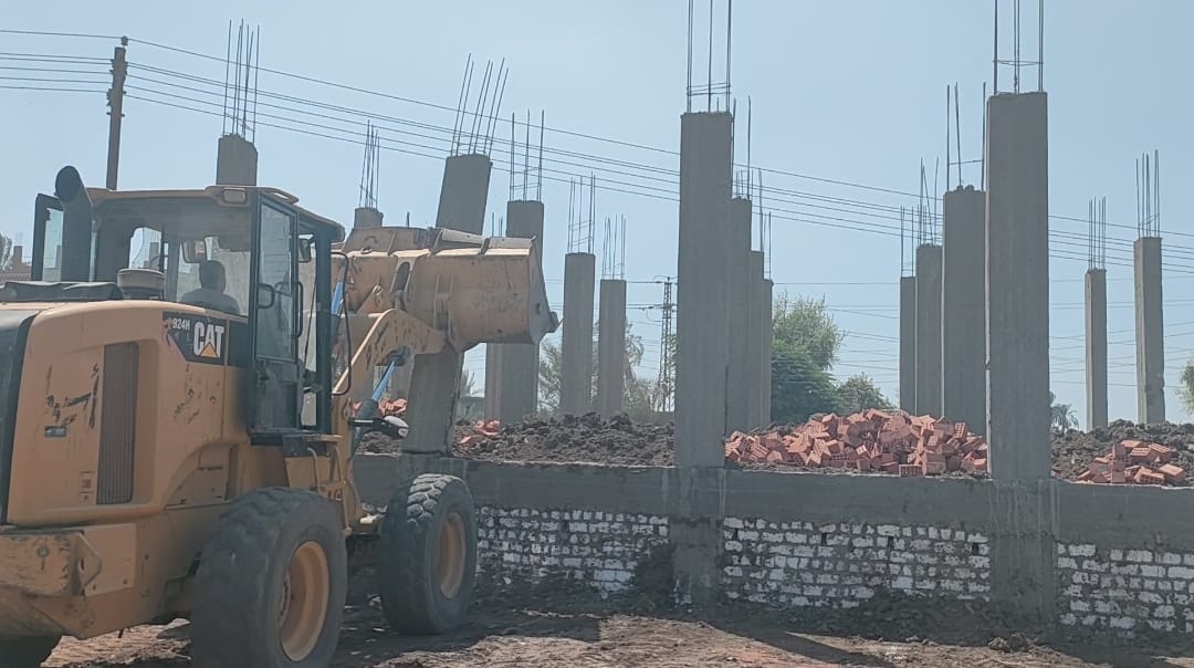 إزالة 4 حالات تعدي على أراضي زراعيه بالقوصية أسيوط