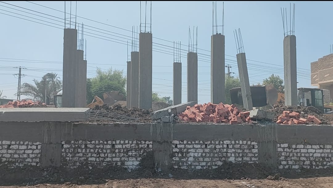 إزالة 4 حالات تعدي على أراضي زراعيه بالقوصية أسيوط