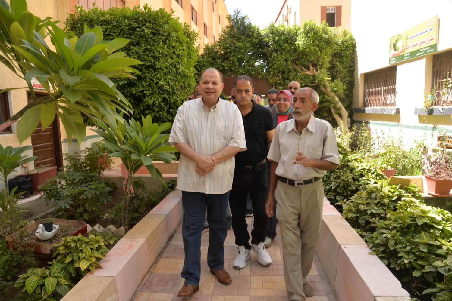 محافظ أسيوط يتفقد الاستعدادات للعام الدراسي الجديد بمدرسة طه حنفى المليجي الإعدادية