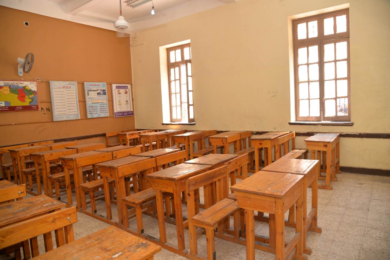 محافظ أسيوط يتفقد الاستعدادات للعام الدراسي الجديد بمدرسة طه حنفى المليجي الإعدادية