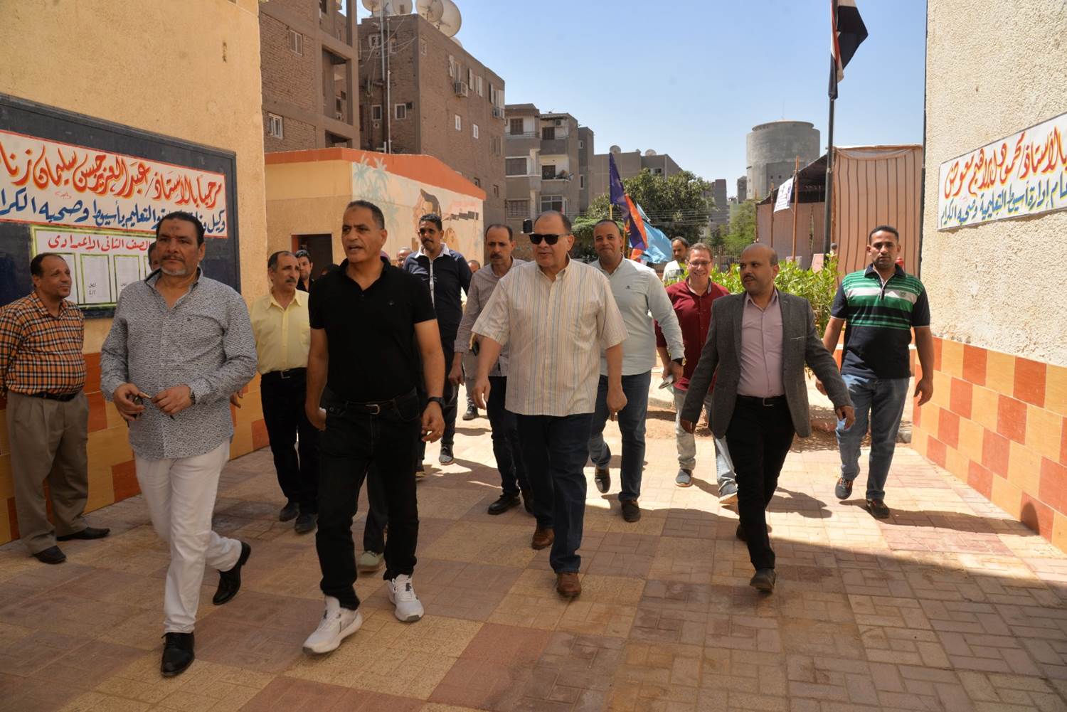 محافظ أسيوط يتفقد الاستعدادات للعام الدراسي الجديد بمدرسة طه حنفى المليجي الإعدادية