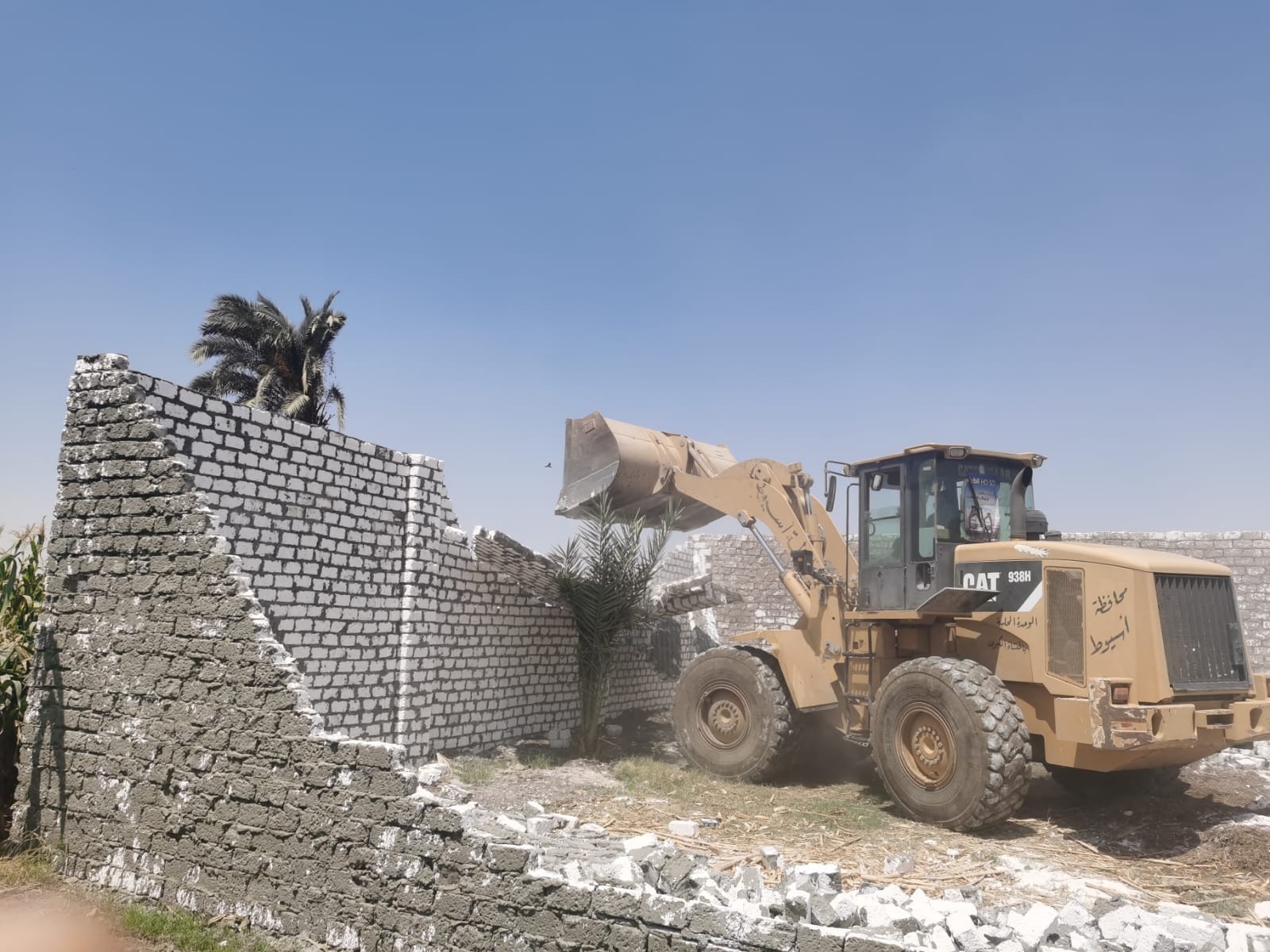 إزالة 11 حالة تعدي على أراضي زراعيه بالوحده المحليه بفزارة 