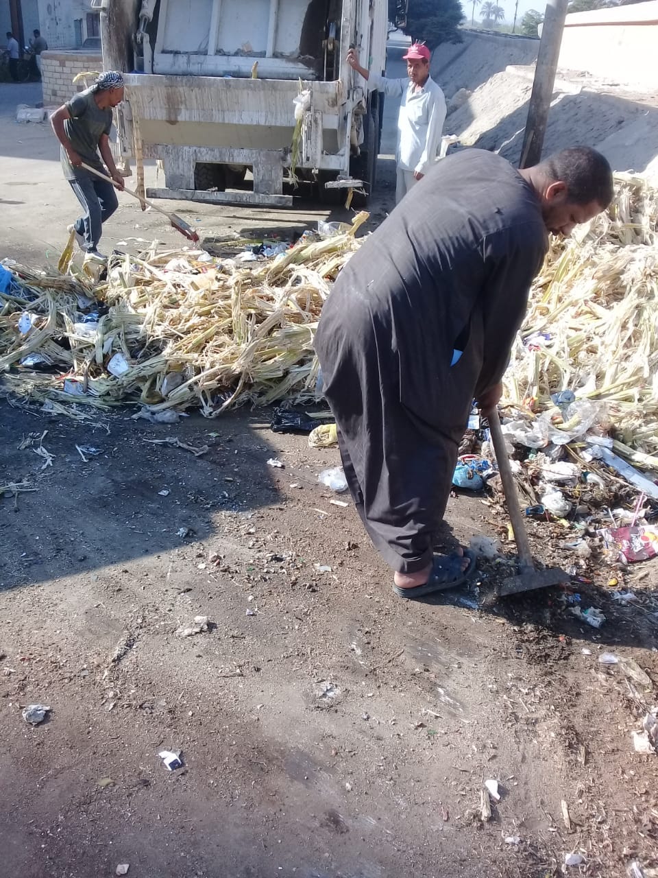 حملة مكبرة لرفع المخلفات وضبط الشارع شملت الحملة شوارع مدينة ديروط