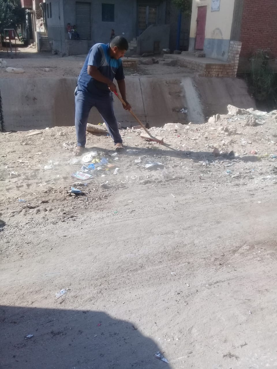 حملة مكبرة لرفع المخلفات وضبط الشارع شملت الحملة شوارع مدينة ديروط