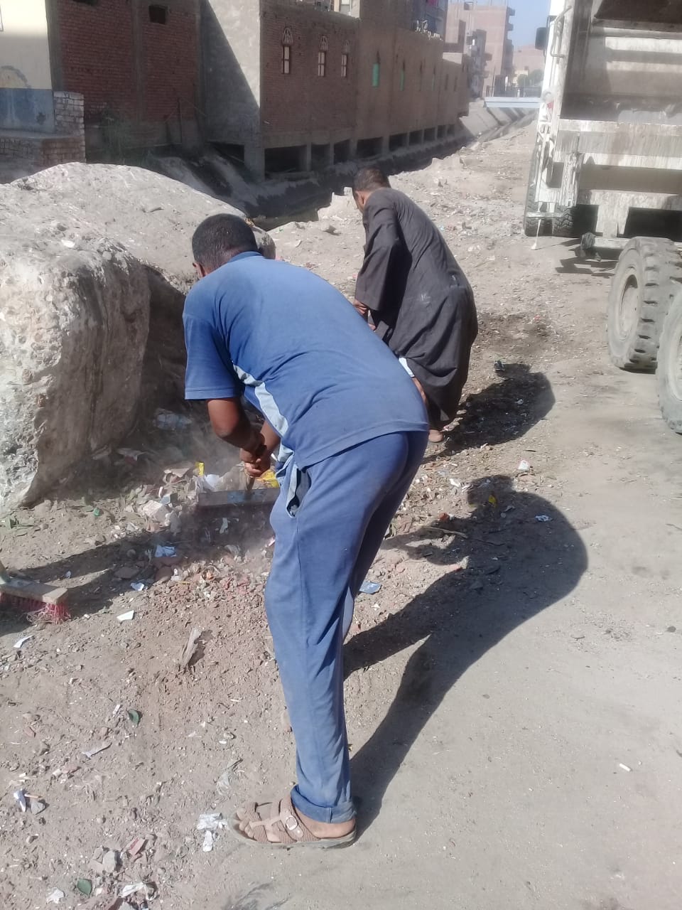 حملة مكبرة لرفع المخلفات وضبط الشارع شملت الحملة شوارع مدينة ديروط