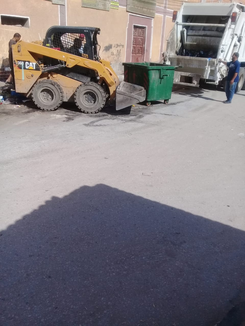 حملة مكبرة لرفع المخلفات وضبط الشارع شملت الحملة شوارع مدينة ديروط