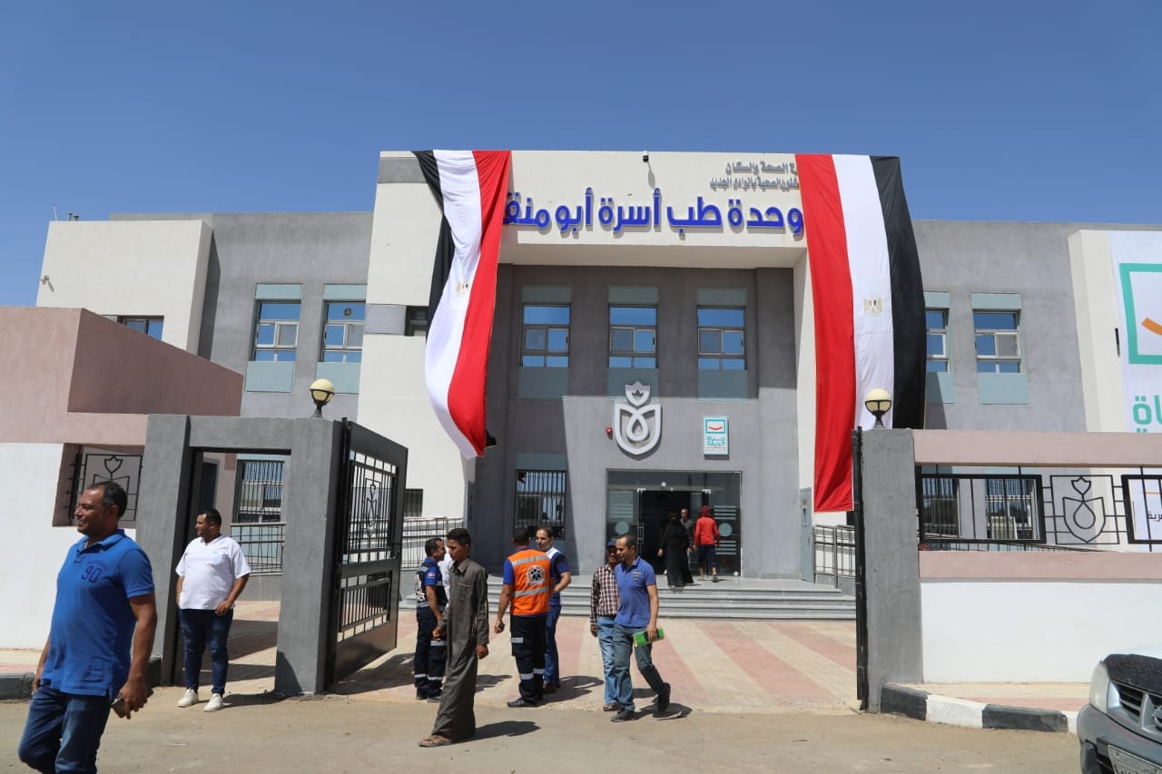 محافظ الوادي الجديد يتفقّد مشروعات 