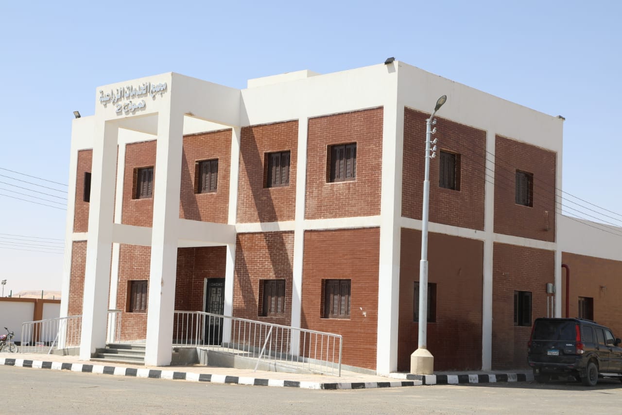 محافظ الوادي الجديد يتفقّد مشروعات 