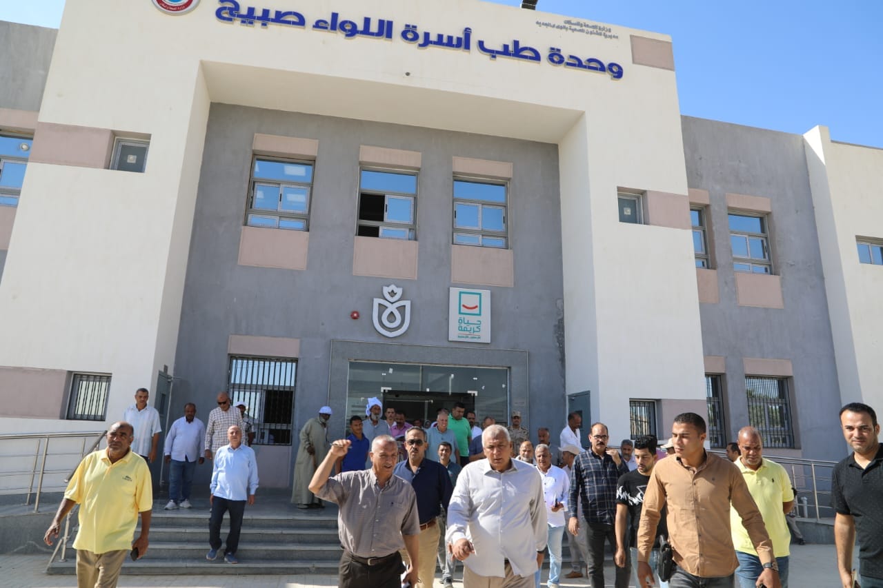 محافظ الوادي الجديد يتفقّد مشروعات 