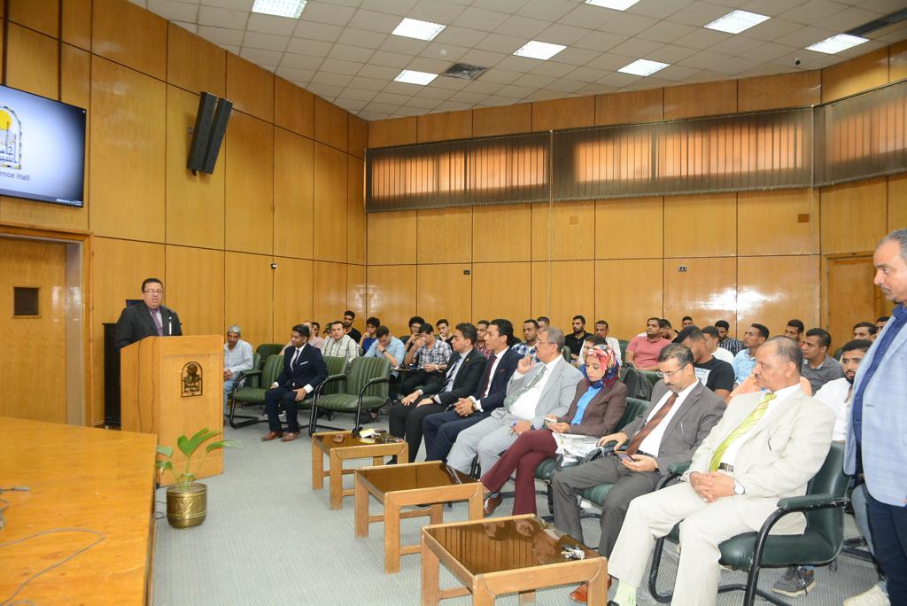 مركز الدراسات القانونية بجامعة أسيوط ينظم دورة تدريبية لصياغة العقود وصحف الدعاوي