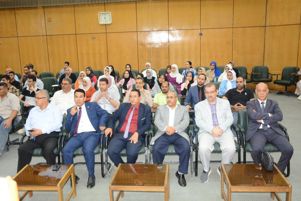 مركز الدراسات القانونية بجامعة أسيوط ينظم دورة تدريبية لصياغة العقود وصحف الدعاوي