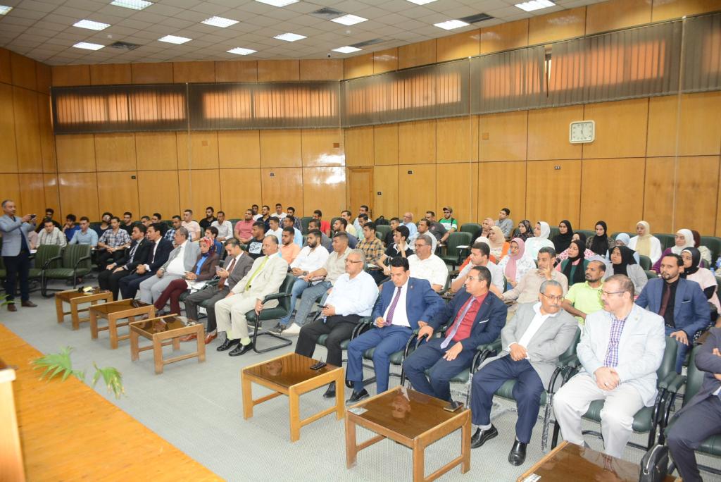 مركز الدراسات القانونية بجامعة أسيوط ينظم دورة تدريبية لصياغة العقود وصحف الدعاوي