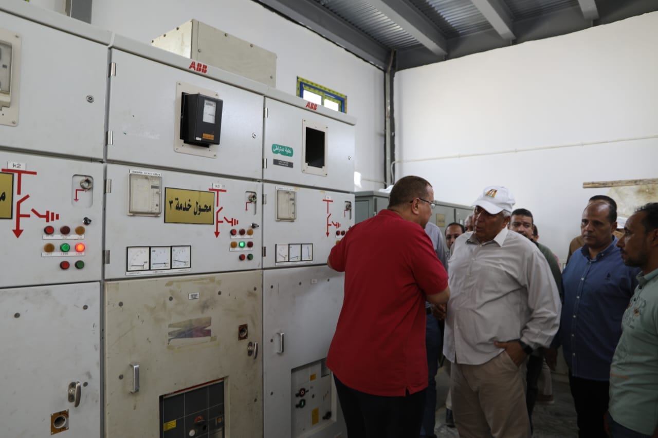 محافظ الوادي الجديد دعم قطاع كهرباء الفرافرة بتكلفة 74 مليون جنيه 