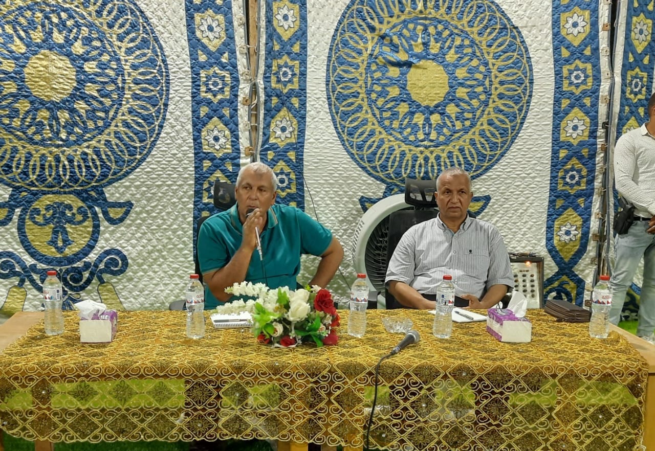 محافظ الوادي الجديد يعقدُ لقاءً جماهيريًا مع أهالي 