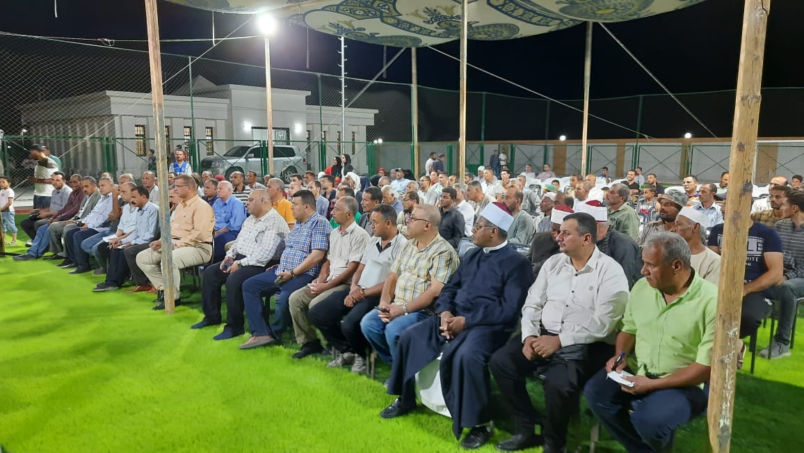 محافظ الوادي الجديد يعقدُ لقاءً جماهيريًا مع أهالي 