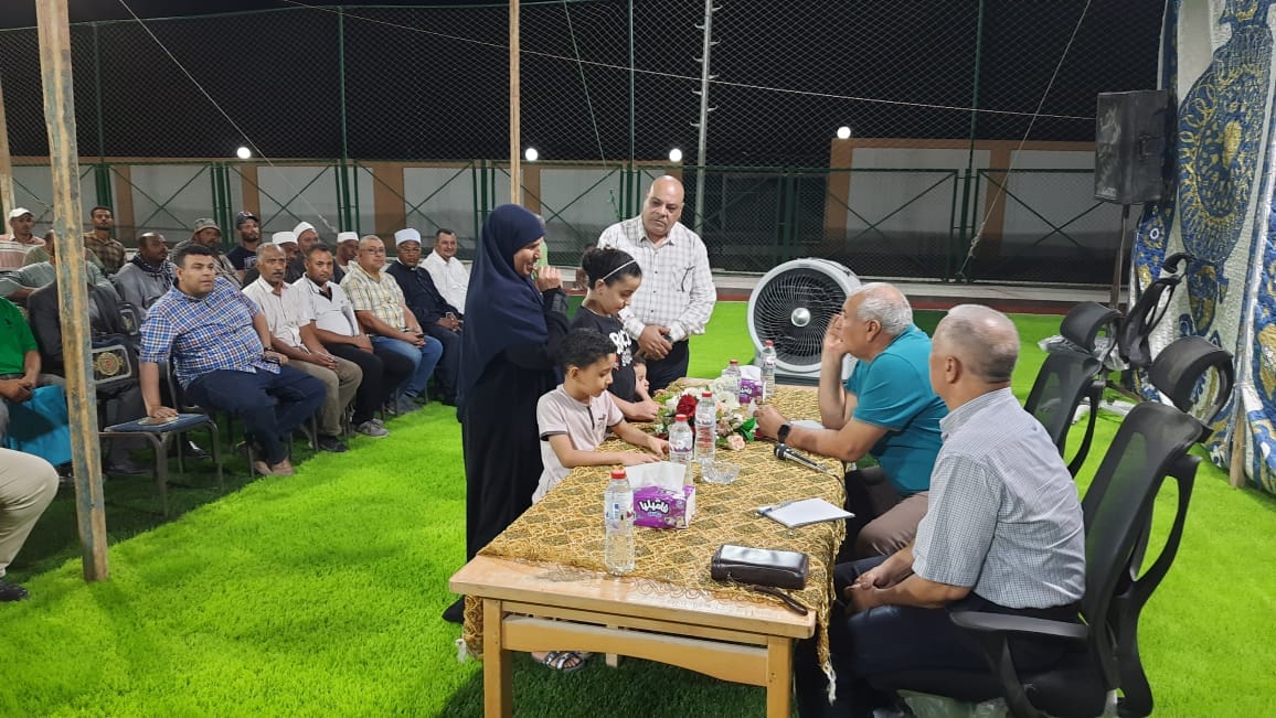 محافظ الوادي الجديد يعقدُ لقاءً جماهيريًا مع أهالي 