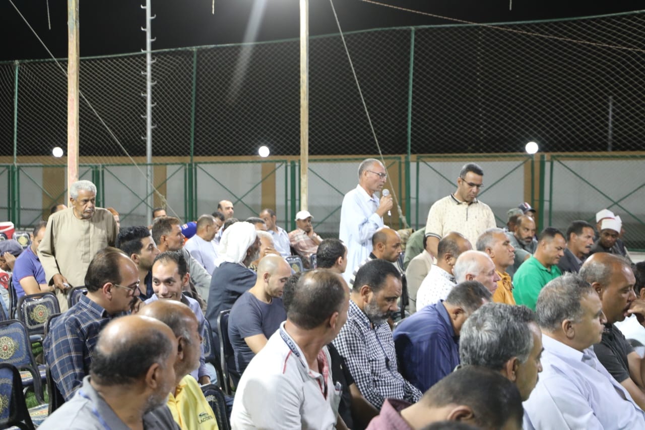 محافظ الوادي الجديد يعقدُ لقاءً جماهيريًا مع أهالي 