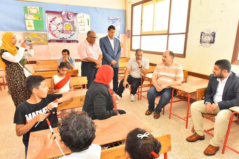 محافظ أسيوط يتفقد آخر الاستعدادات للعام الدراسي الجديد