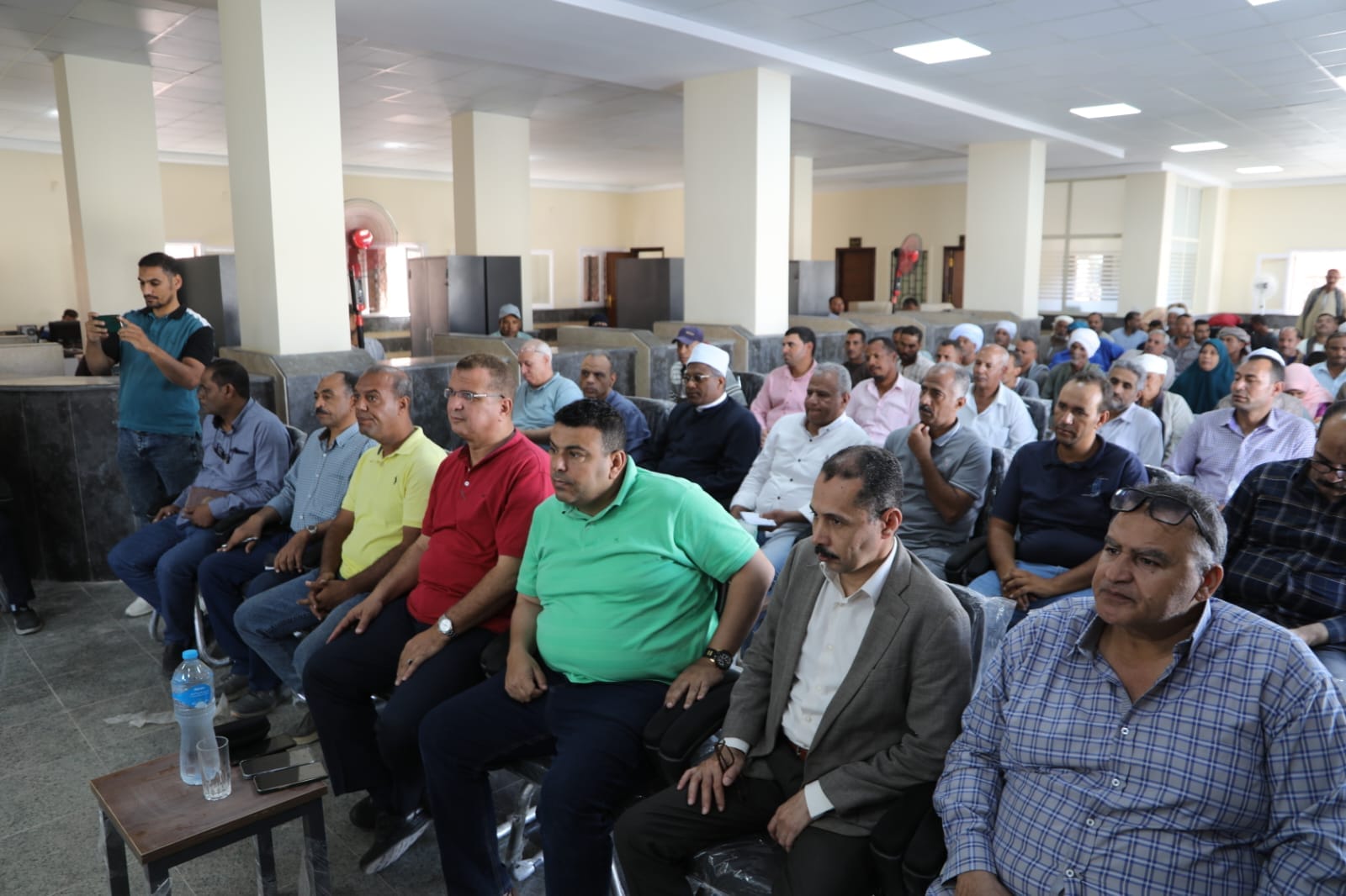 محافظ الوادي الجدي يواصل اللقاءات الجماهيرية مع أهالي 