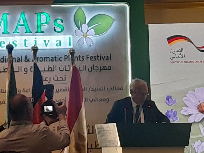 محافظ الوادي الجديد يفتتح فعاليات الدورة الثانية من مهرجان النباتات الطبية والعطرية