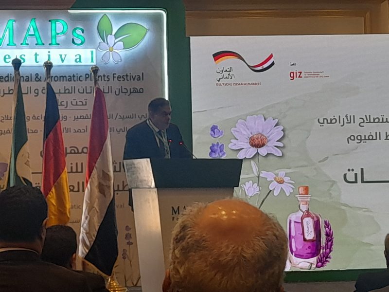 محافظ الوادي الجديد يفتتح فعاليات الدورة الثانية من مهرجان النباتات الطبية والعطرية