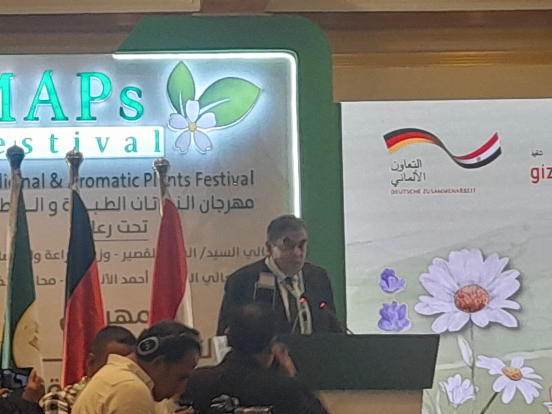 محافظ الوادي الجديد يفتتح فعاليات الدورة الثانية من مهرجان النباتات الطبية والعطرية