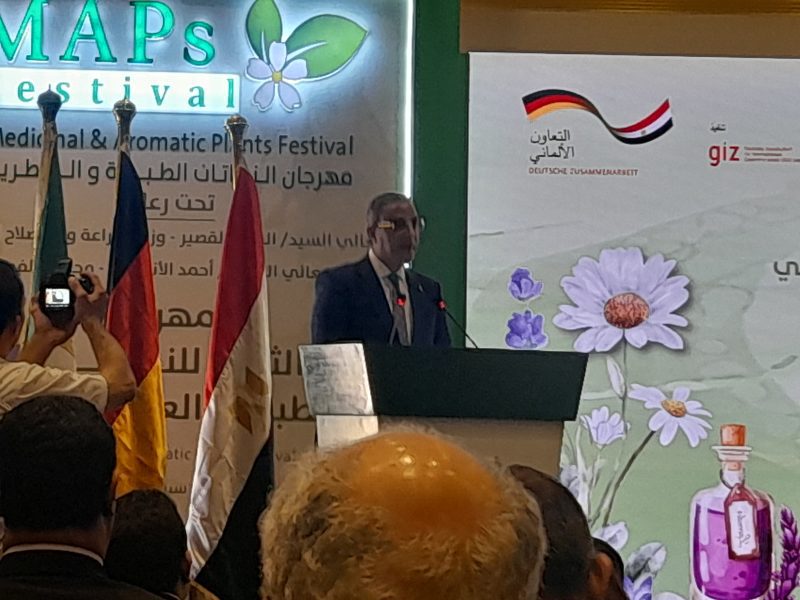 محافظ الوادي الجديد يفتتح فعاليات الدورة الثانية من مهرجان النباتات الطبية والعطرية