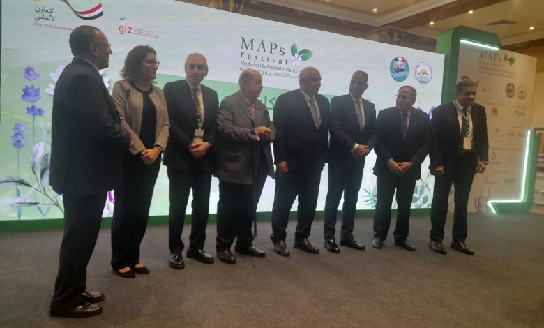 محافظ الوادي الجديد يفتتح فعاليات الدورة الثانية من مهرجان النباتات الطبية والعطرية