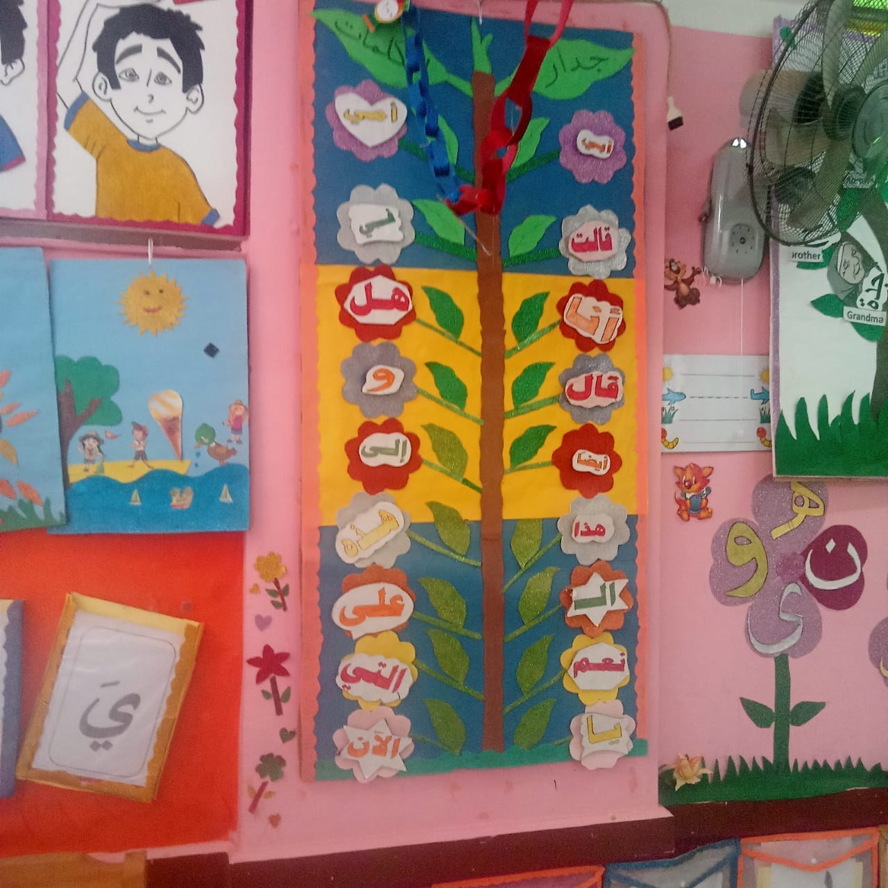 قاعات رياض الأطفال بإدارة بلاط التعليمية تتزين فى ابهى صورها لاستقبال اطفال