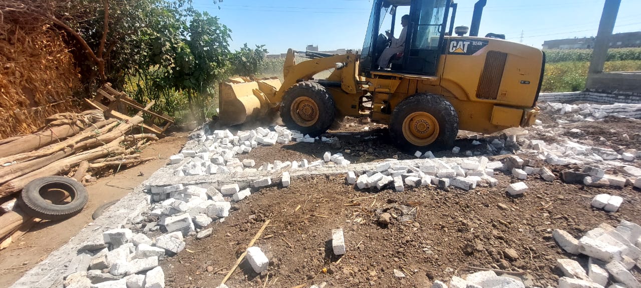 محافظ أسيوط: إزالة 28 حالة تعدي على أراضي زراعية وبناء مخالف