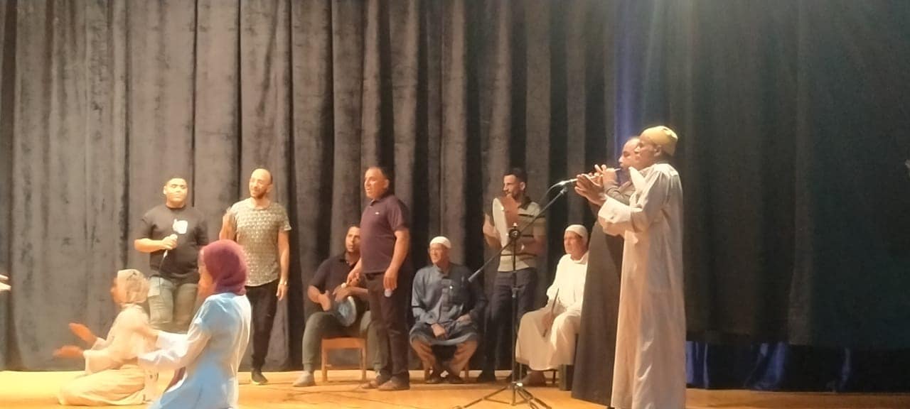 قصر ثقافة موط ينظم عرض فنون تلقائية لفرقة التلقائين بالداخلة