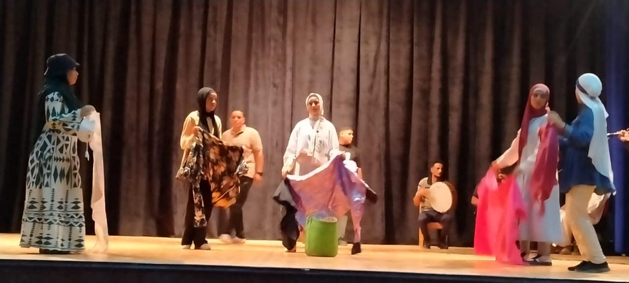 قصر ثقافة موط ينظم عرض فنون تلقائية لفرقة التلقائين بالداخلة