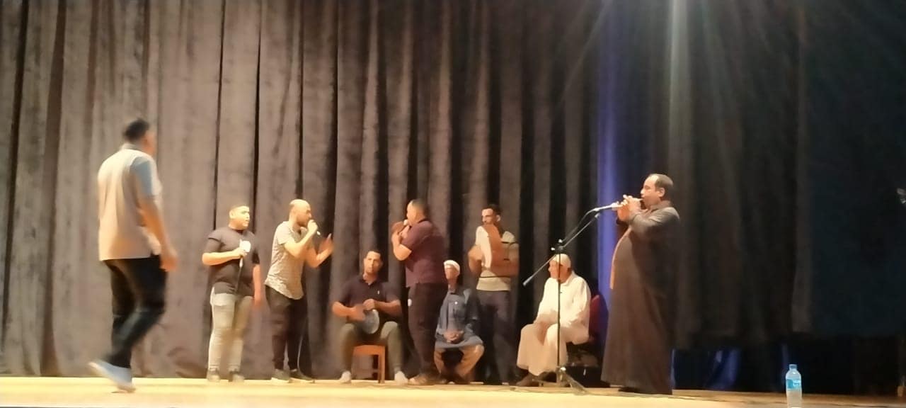 قصر ثقافة موط ينظم عرض فنون تلقائية لفرقة التلقائين بالداخلة