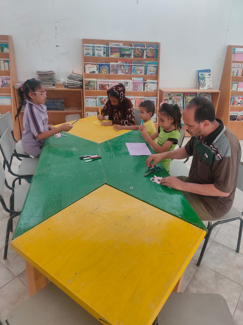 مكتبة الطفل والشباب ببغداد تنظم ورشة فنية لعمل تصميمات من الفوم