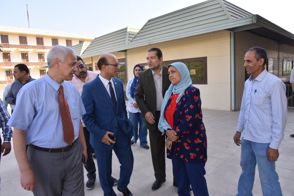 رئيس جلمعة اسيوط يخصص قاعة المعارض لطلاب كلية الفنون الجميلة بجامعة أسيوط