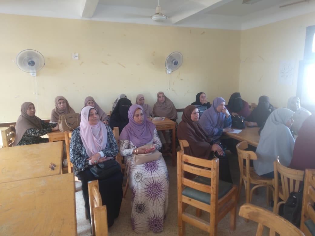 تعليم الوادي الجديد ينطم برنامج تدريبى تنشيطى لمعلمى الصفوف الأولى بالإدارات التعليمية