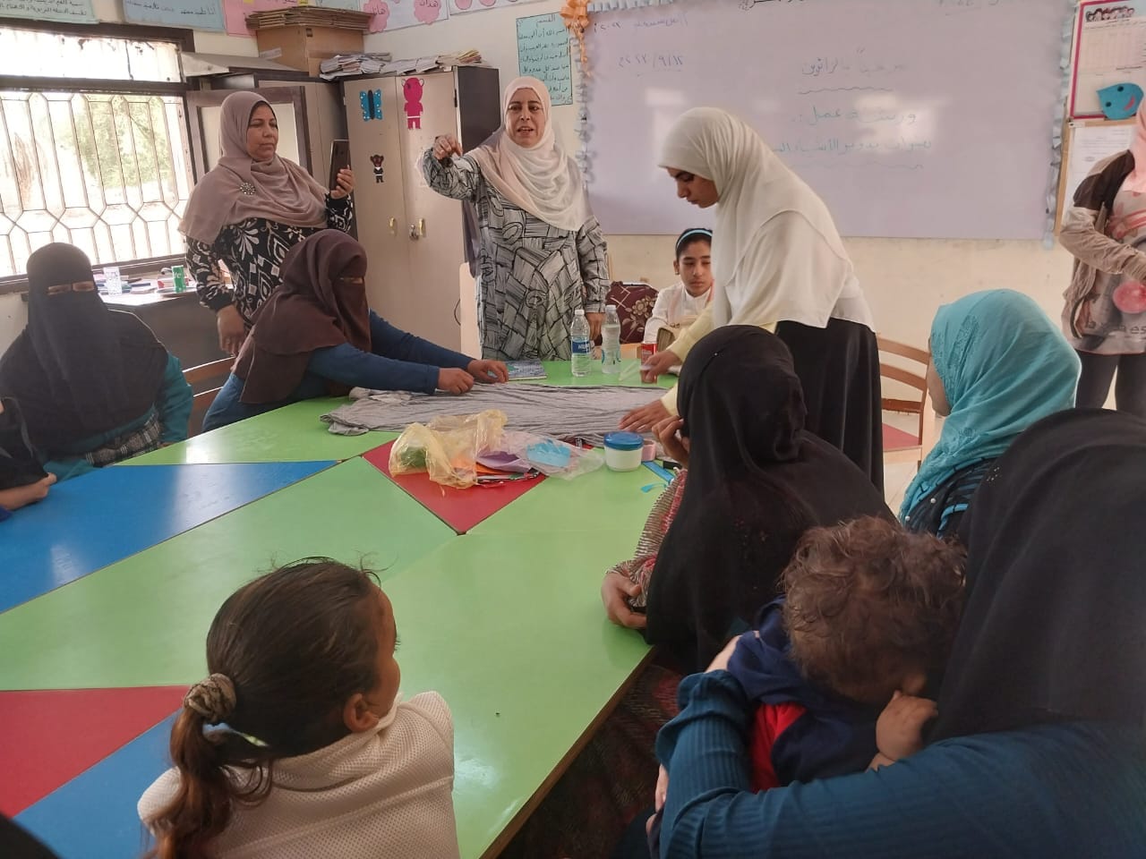 قصر ثقافة الغنايم يقدم ورشة إعادة تدوير خامات البيئة بمدرسة الفصل الواحد بالمشايعة