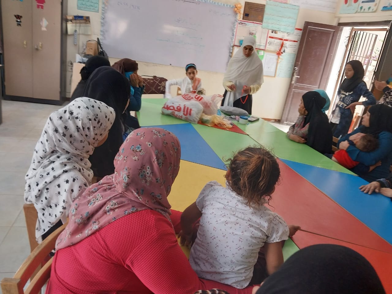 قصر ثقافة الغنايم يقدم ورشة إعادة تدوير خامات البيئة بمدرسة الفصل الواحد بالمشايعة